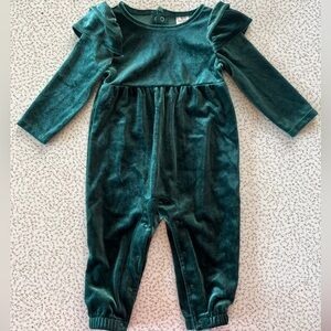 Never worn Cat & Jack Green Velvet Baby Romper Ruffle Bodysuit 6-9 mo